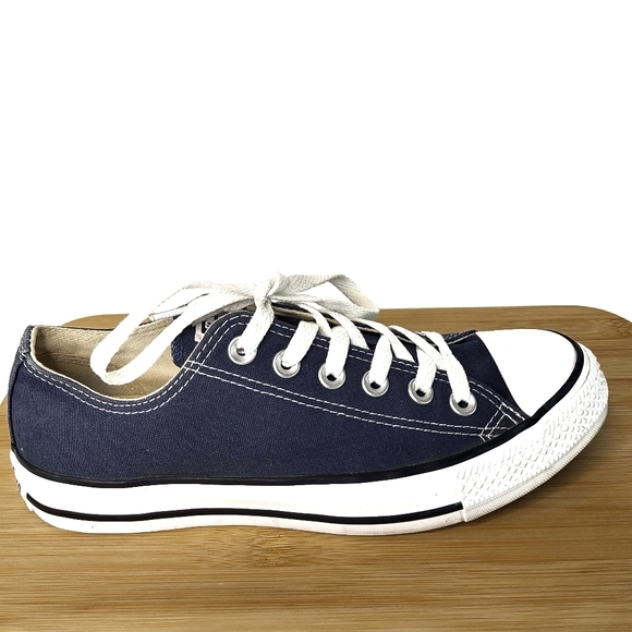 Converse Shoes - Classic low top converse sneakers
